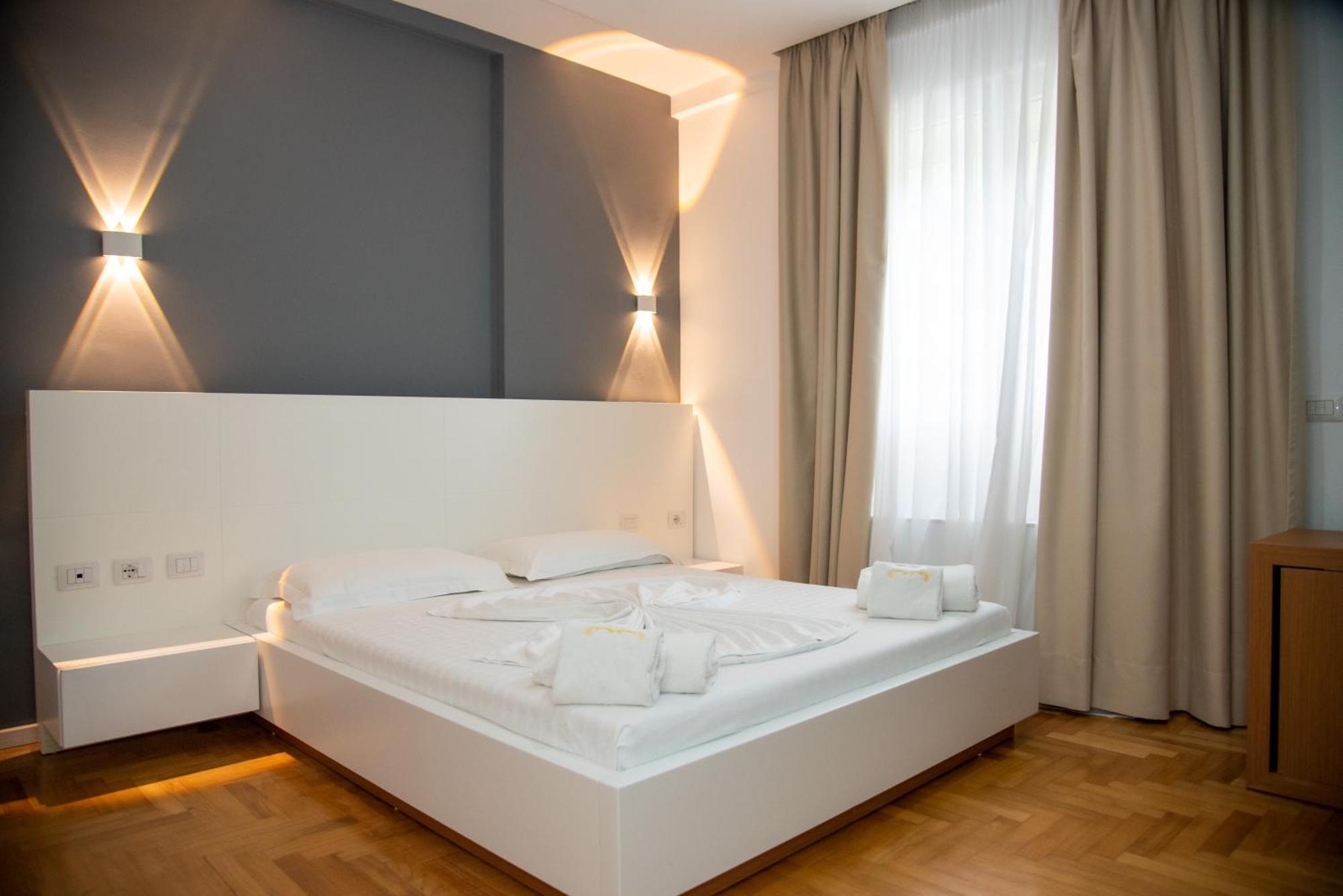 Thea Hotel Vlore Exterior photo