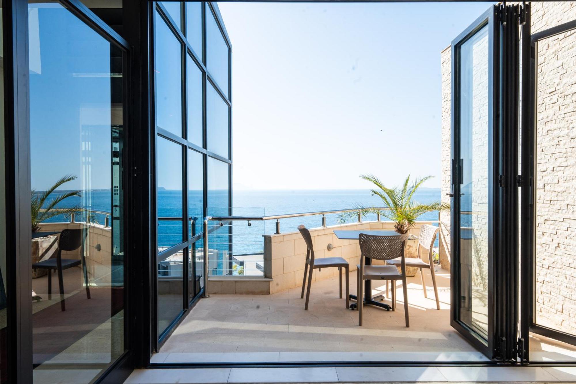Thea Hotel Vlore Exterior photo