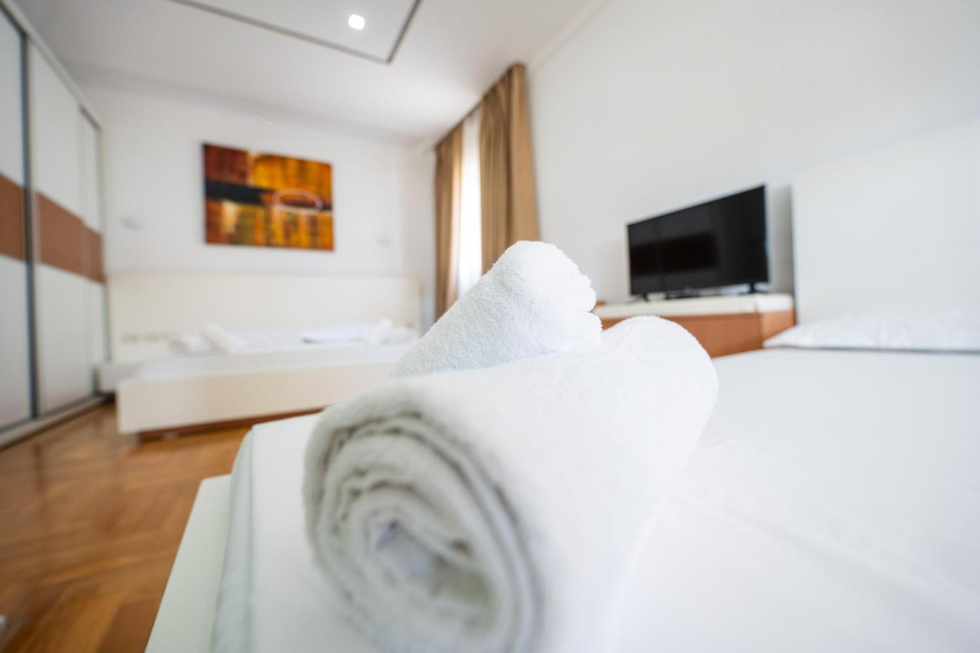 Thea Hotel Vlore Exterior photo